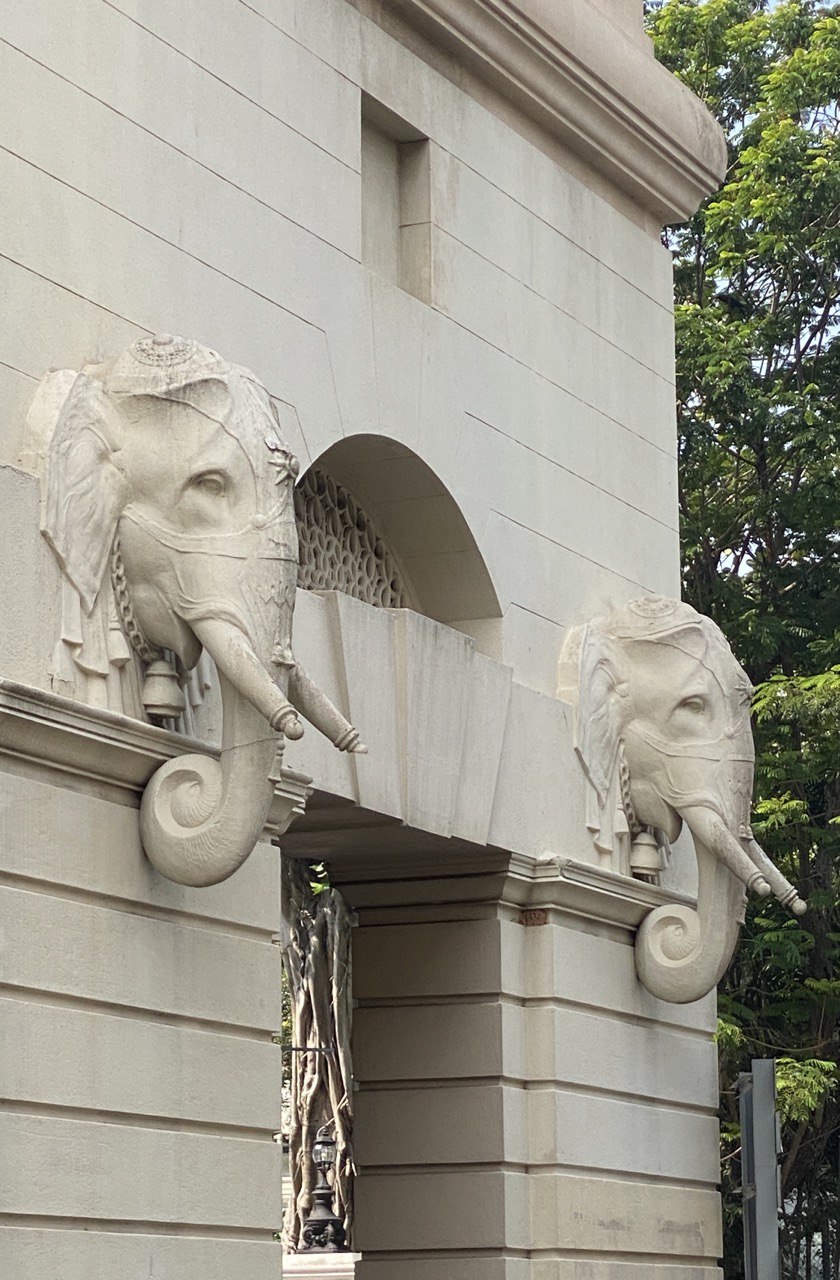 City corner elephants, Colombo, Sri Lanka